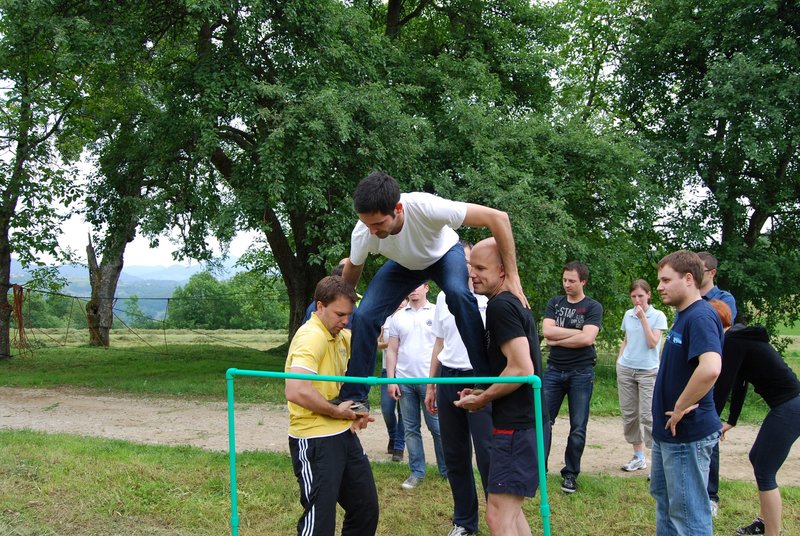 Team building Motivacijske igre električni pastir