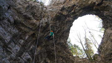 Preživetje v naravi - Abseiling v Rakovem Škocjanu Preživetje v naravi - Abseiling v Rakovem Škocjanu