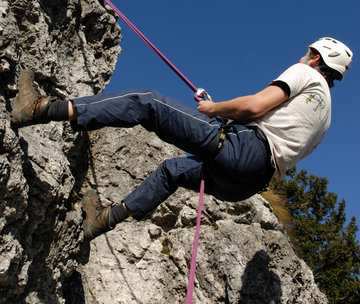 Abseiling - spust po vrvi Abseiling - spust po vrvi
