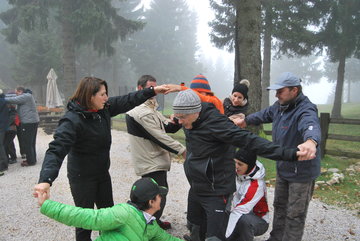 Team building - motivacijski trening Team building - človeški vozel