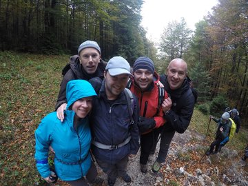 Skupina drži skupaj Pohod na Veliko Planino