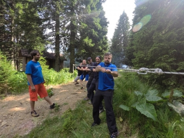Preživetje v naravi - skupinsko delo Preživetje v naravi - skupinsko delo