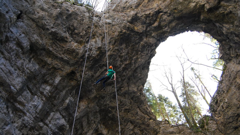 Preživetje v naravi - Abseiling v Rakovem Škocjanu Preživetje v naravi - Abseiling v Rakovem Škocjanu