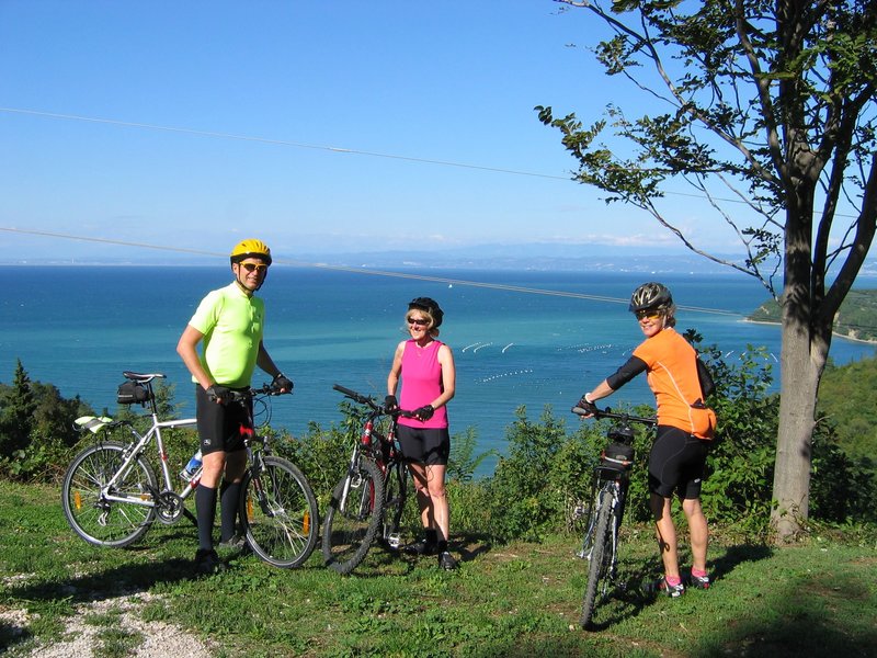 Kolesarjenje po Sloveniji Pogled na tržaški zaliv
