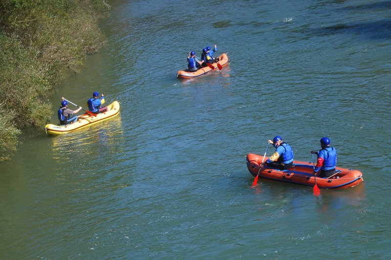 Preživetje v naravi - s kanujem po reki